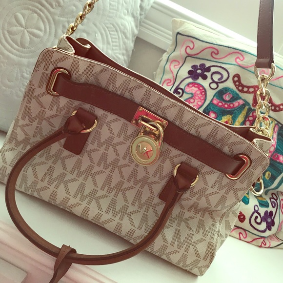 Michael Kors Handbags - Michael Kors Hamilton Bag in Vanilla